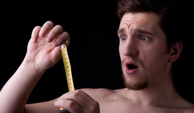 vīrietis izmērīja dzimumlocekli pirms paplašināšanās